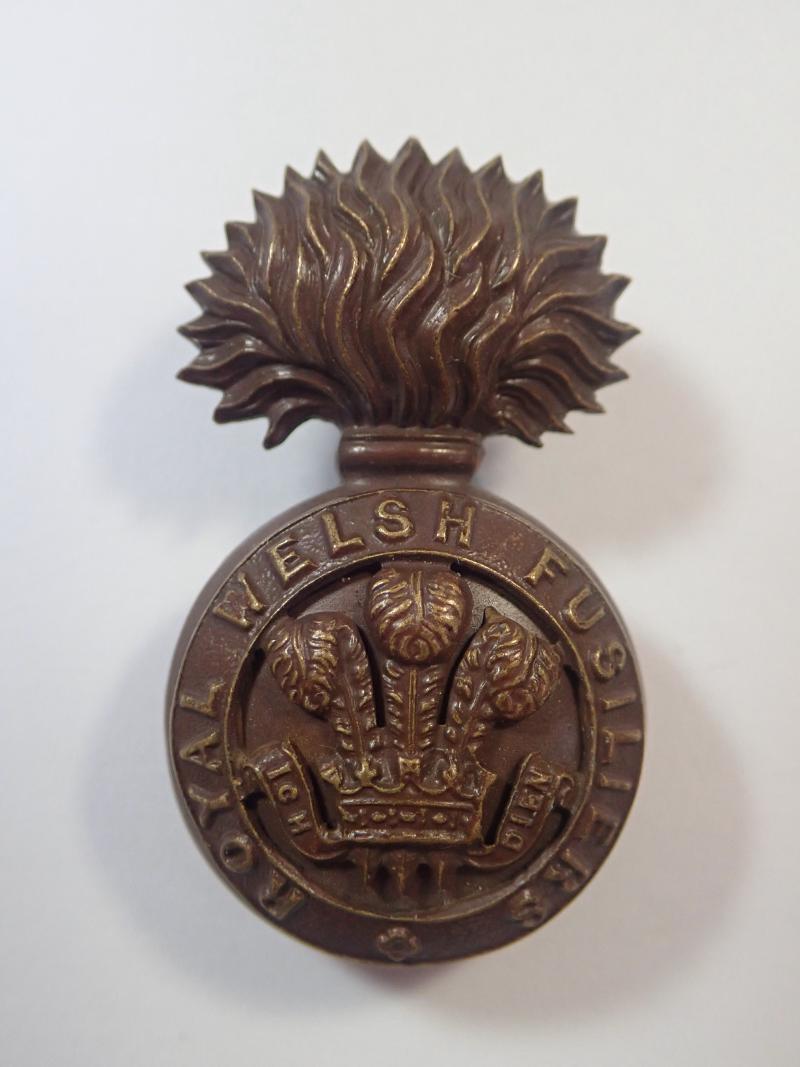 Royal Welsh Fusiliers WW1 Officers Service Dress Cap Badge.