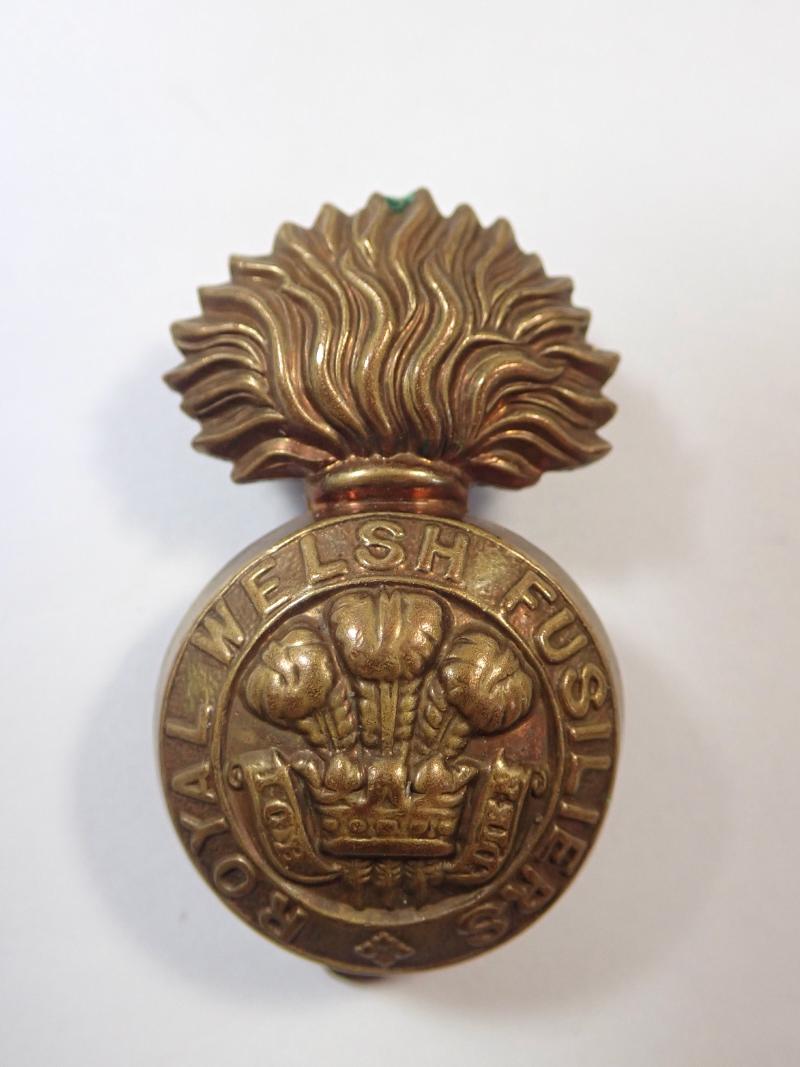 Royal Welsh Fusiliers WW1 Brass Economy Cap Badge.
