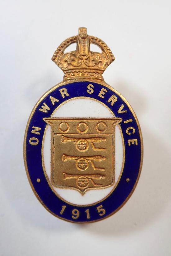 On War Service Gilt&Enamel Lapel Badge (48481).