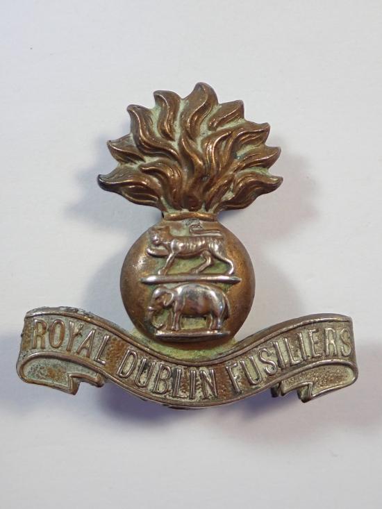 Royal Dublin Fusiliers WW1 Cap Badge.