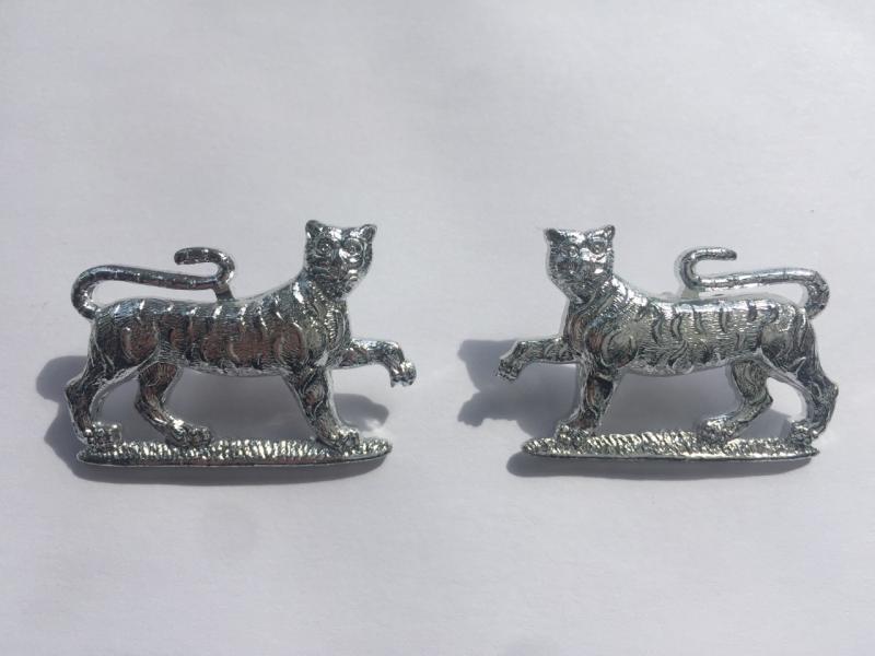 GORDON HIGHLANDERS Anodised/Staybrite Pair of Collar Badges