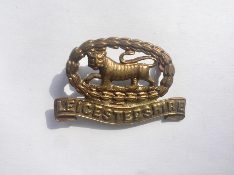 LEICESTERSHIRE Collar Badge with scroll