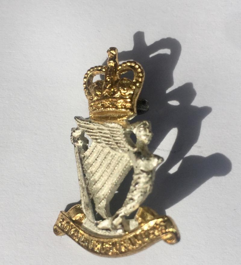 ROYAL IRISH RANGERS Silver & Gilt Officer's Collar Badge