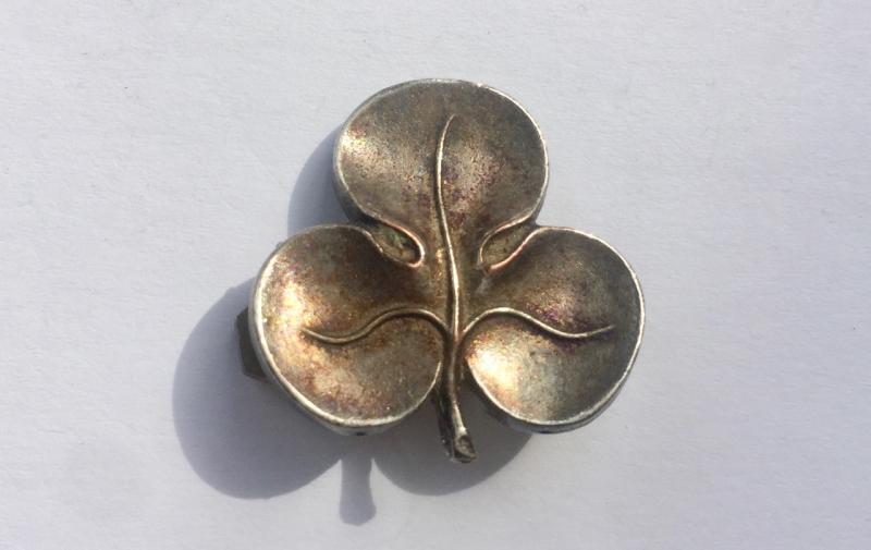 London Irish Volunteers - Shamrock Pouch Badge.