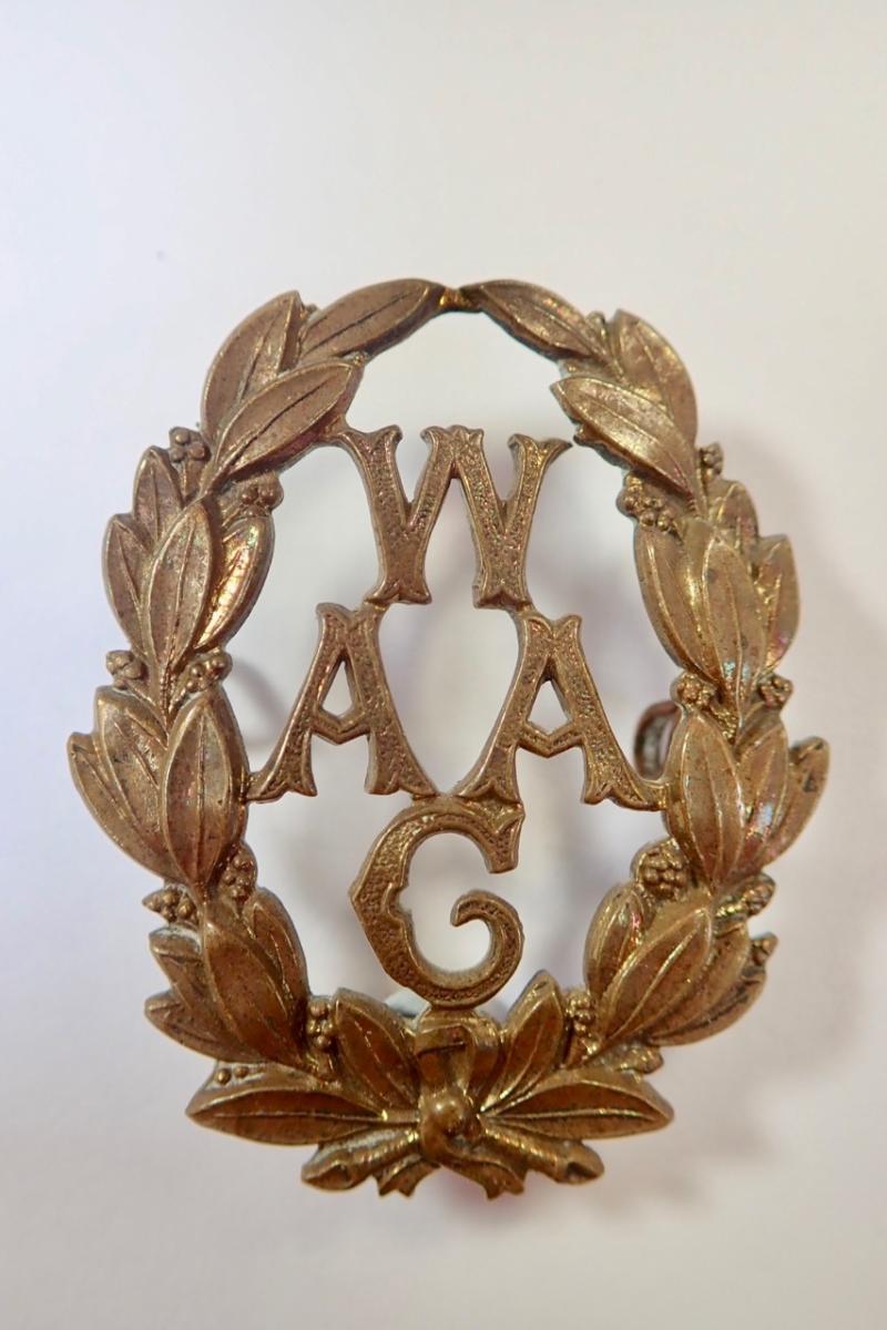 Women's Army Auxillary Corps Cap Badge (G68).