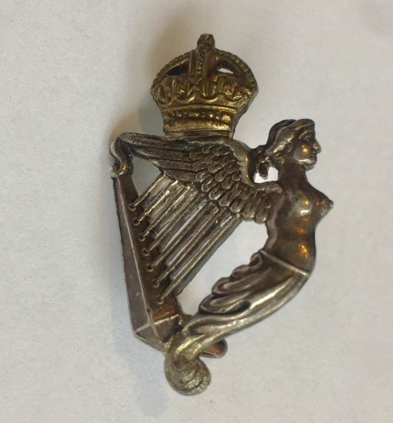 8th Kings (Royal Irish) Hussars Silvered Collar Badge: K.C.