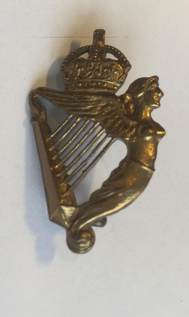 8th Kings (Royal Irish) Hussars Brass Collar Badge: .