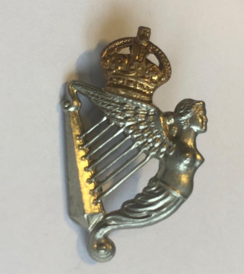 8th Kings (Royal Irish) Hussars Collar Badge: .