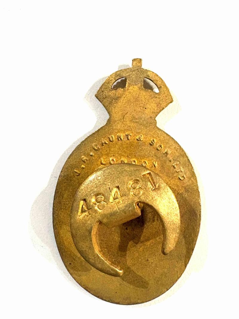 WW1 On War Service 1915 munition workers enamel badge