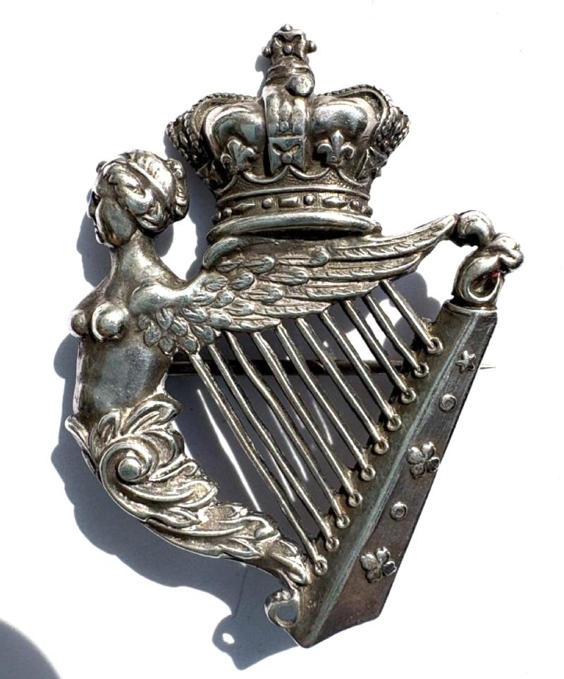 VICTORIAN IRISH BADGE: Winged Maid of Erin & Harp.