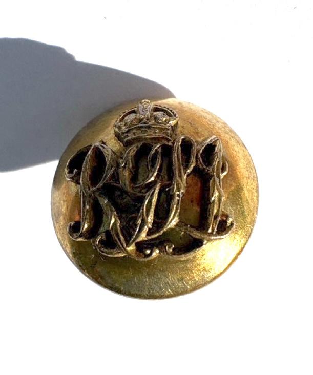 RGLI Gilt Cypher (Royal Guernsey Light Infantry) Button